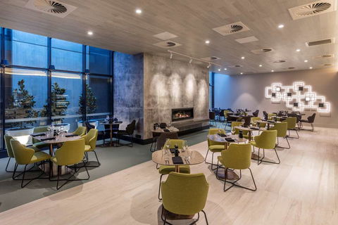 Deco Hotel - Accommodation QLD 4