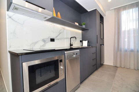 Deco Hotel - Accommodation QLD 5