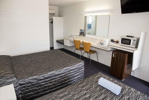 Coastal Bay Motel - Accommodation QLD 2