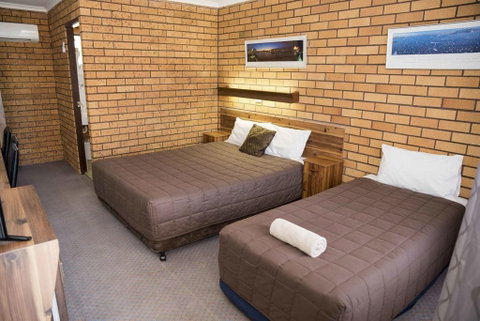 Coastal Bay Motel - Accommodation QLD 6