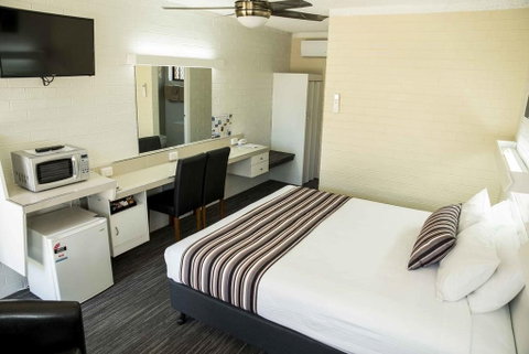 Coastal Bay Motel - Accommodation QLD 8