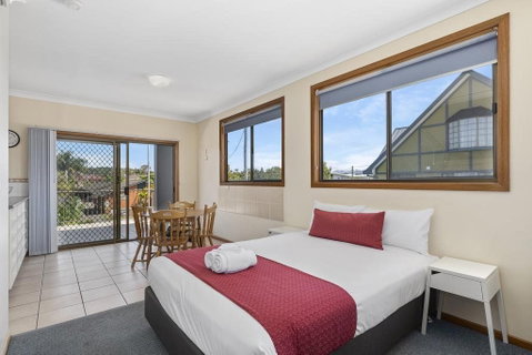 Coastal Bay Motel - Accommodation QLD 9