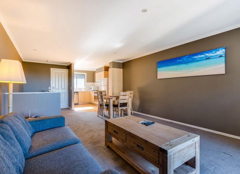 Aqualuna Beach Resort - Accommodation QLD 5