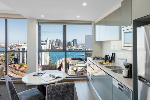 Meriton Serviced Apartments North Sydney - Accommodation QLD 6