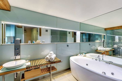 The Henry Jones Art Hotel - Accommodation QLD 4