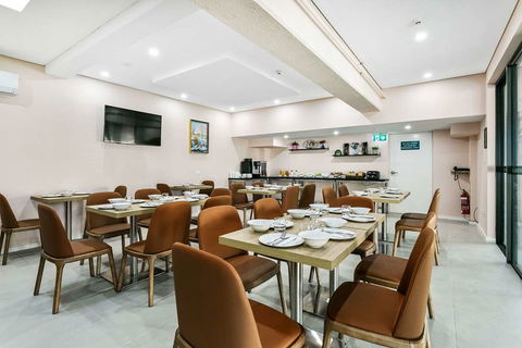 Quality Inn Sunshine Haberfield - Accommodation QLD 14