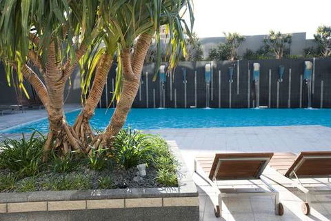 Mantra Circle On Cavill - Accommodation QLD 3