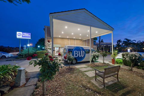 Best Western Airport Motel & Conv Ctr - Accommodation QLD 1