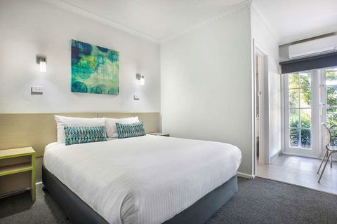 Skyways Hotel - Accommodation QLD 2