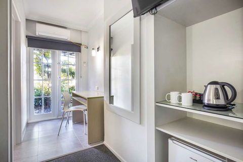 Skyways Hotel - Accommodation QLD 3