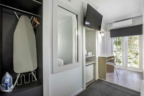 Skyways Hotel - Accommodation QLD 5