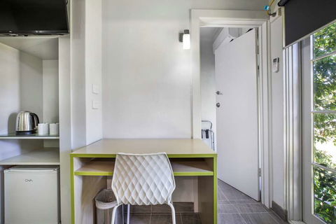 Skyways Hotel - Accommodation QLD 6