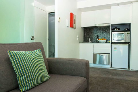 Evolution Apartments - Accommodation QLD 7