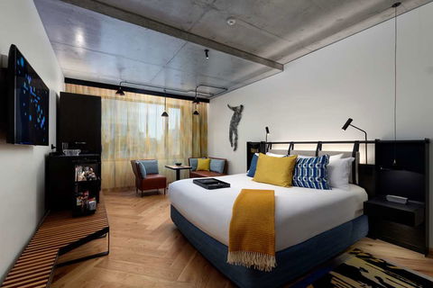 QT Melbourne - Accommodation QLD 4