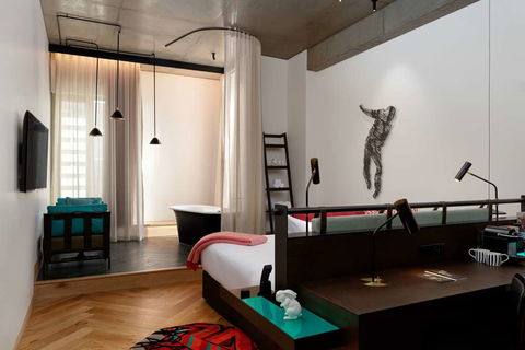 QT Melbourne - Accommodation QLD 7