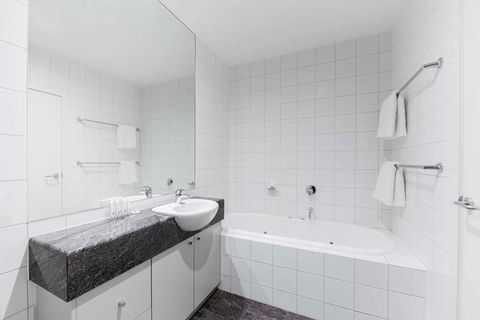 Adina Apartment Hotel On Flinders Street - Accommodation QLD 9