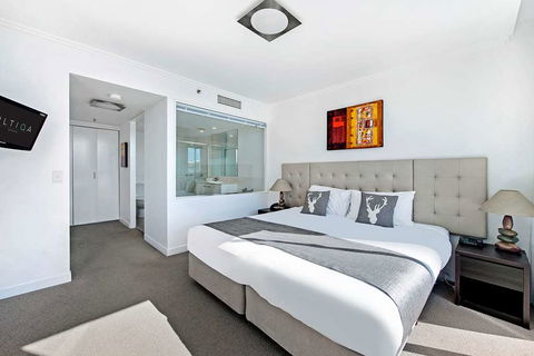ULTIQA Freshwater Point Resort - Accommodation QLD 10