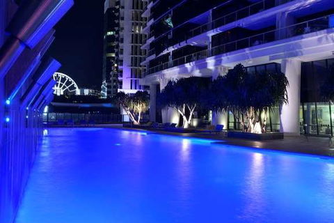 Mantra Circle On Cavill - Accommodation QLD 4