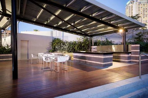 Mantra Circle On Cavill - Accommodation QLD 10