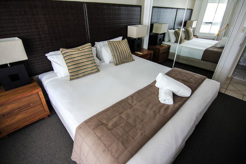 Phoenician Resort - Accommodation QLD 1