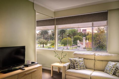 Birches Serviced Apartments - Accommodation QLD 5