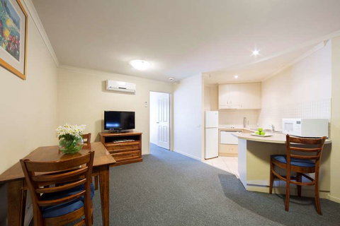 Canberra Parklands Central - Accommodation QLD 4