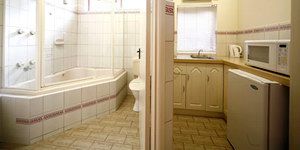 Lorne Coachman Inn - Accommodation QLD 3