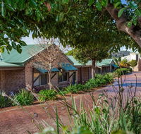 Quality Suites Banksia Gardens - Accommodation QLD