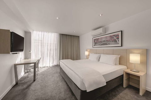 Travelodge Melbourne Docklands - Accommodation QLD 11