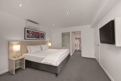 Travelodge Melbourne Docklands - Accommodation QLD 12