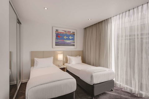 Travelodge Melbourne Docklands - Accommodation QLD 13