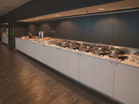 Travelodge Melbourne Docklands - Accommodation QLD 16