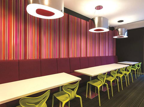 Travelodge Melbourne Docklands - Accommodation QLD 17