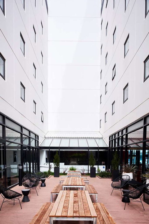 Essence Hotel Carlton - Accommodation QLD 0