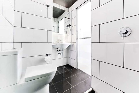 Essence Hotel Carlton - Accommodation QLD 7