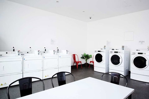 Essence Hotel Carlton - Accommodation QLD 9