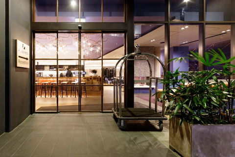 Alpha Mosaic Hotel - Accommodation QLD 3