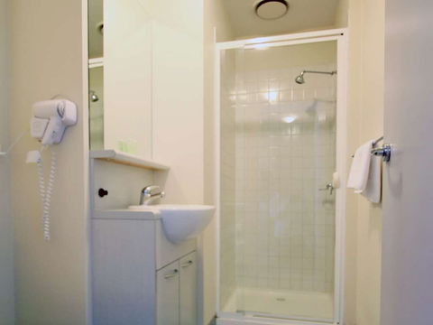 Arrow On Swanston - Accommodation QLD 5