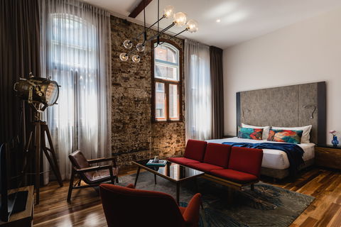 The Old Clare Hotel - Accommodation QLD 12