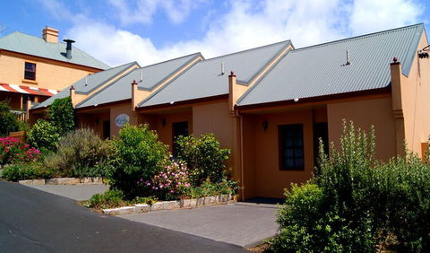 Meredith House and Mews - Accommodation QLD 0
