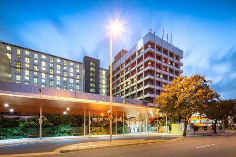 H on Smith Hotel - Accommodation QLD 0