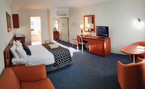 Amber Court Motor Inn - Accommodation QLD 1