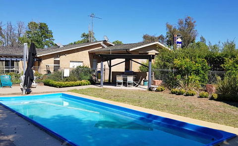 Amber Court Motor Inn - Accommodation QLD 2