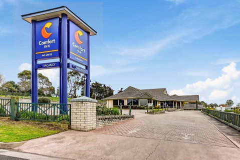 Comfort Inn The Lakes - Accommodation QLD 0