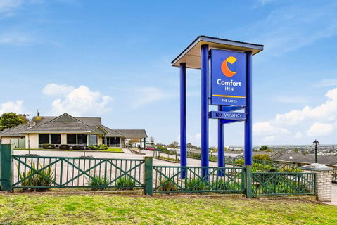 Comfort Inn The Lakes - Accommodation QLD 1