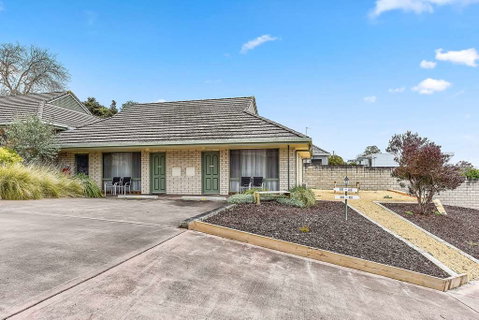 Comfort Inn The Lakes - Accommodation QLD 2