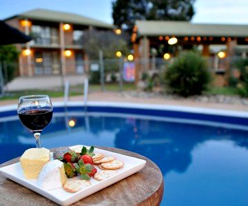 Statesman Motor Inn - Accommodation QLD 1