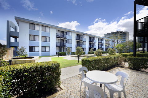 Assured Waterside Apartments - Accommodation QLD 0