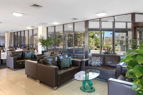 Best Western Plus Garden City Hotel - Accommodation QLD 1