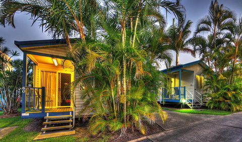Alex Beach Cabins & Tourist Park - Accommodation QLD 0